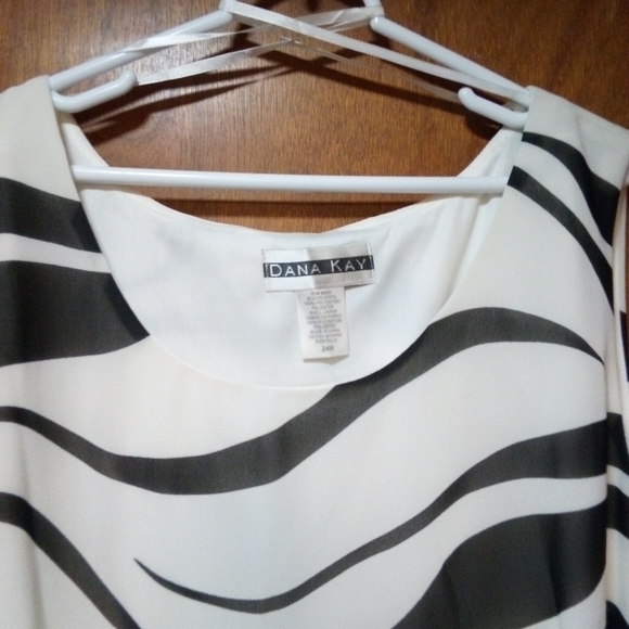 Women's Top - Picture 5 of 9